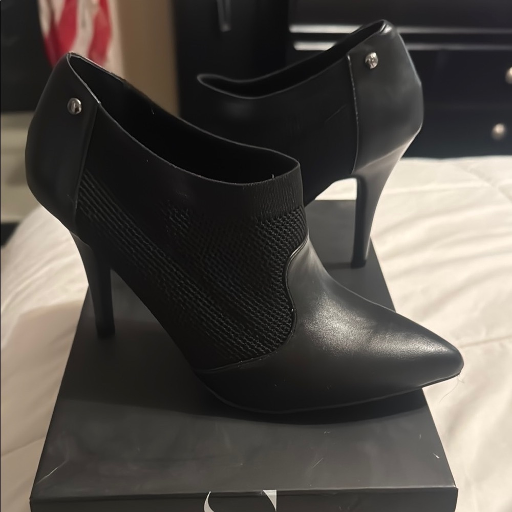 Simply Vera Vera Wang Black Stiletto Heels